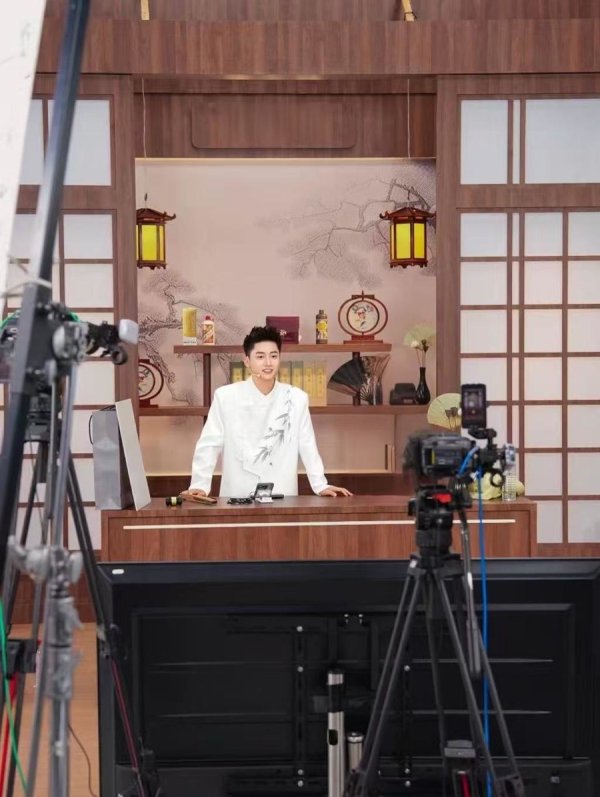 六六配资 抖音上超十万粉丝的“沪上老饕”，正成为激发上海消费潜力的“隐形推手”